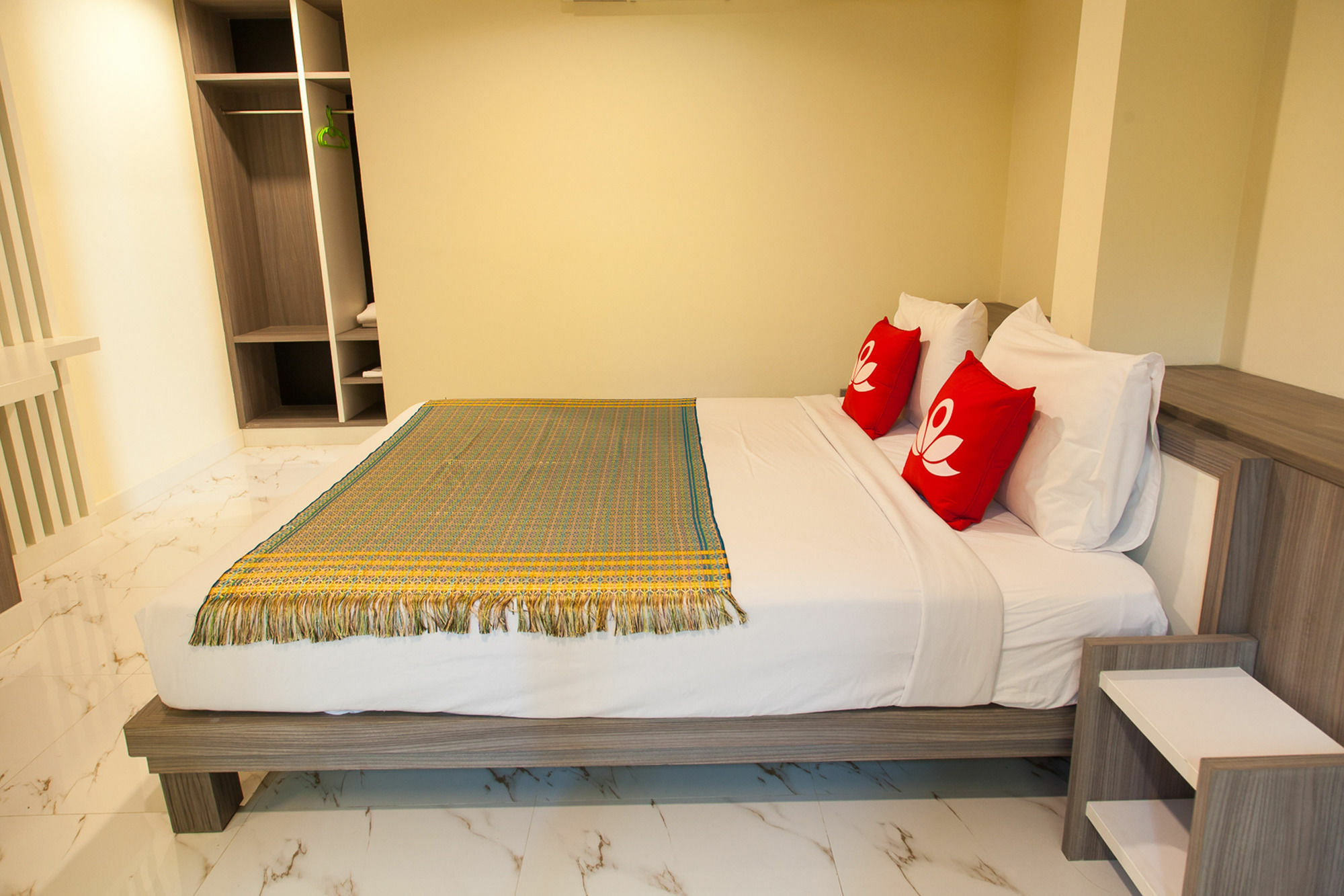 Zen Rooms Samsen 3 Banguecoque Exterior foto