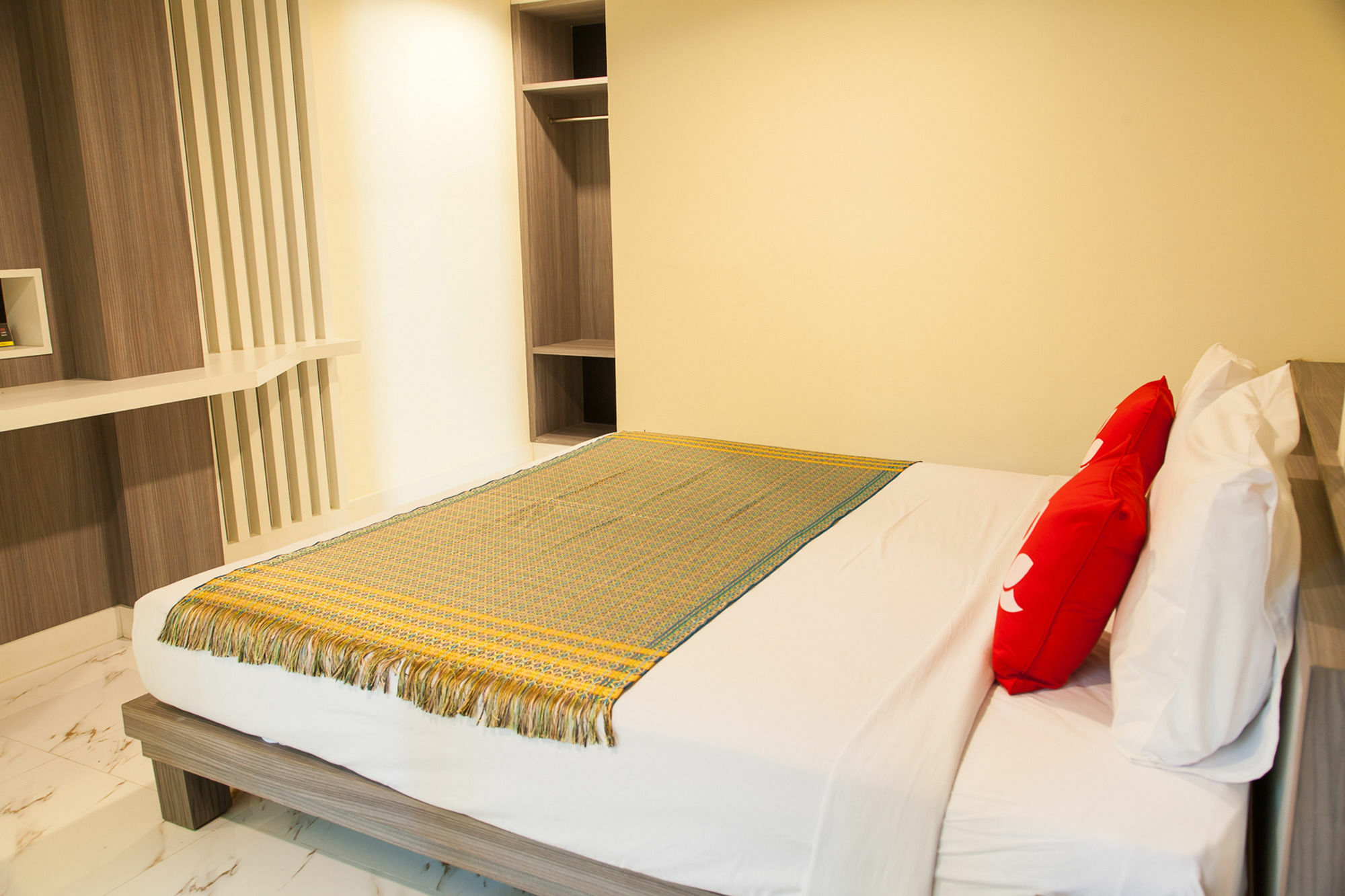 Zen Rooms Samsen 3 Banguecoque Exterior foto